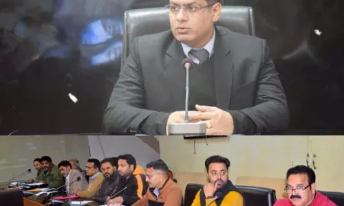 DC ने विभिन्न ब्लॉकों में कार्य की प्रगति की समीक्षा की DC ने विभिन्न ब्लॉकों में कार्य की प्रगति की समीक्षा की