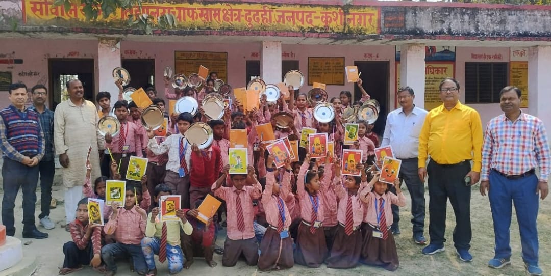 शत प्रतिशत उपस्थिति व इको क्लब में सक्रिय सहभागिता के लिए छात्र हुए पुरस्कृत