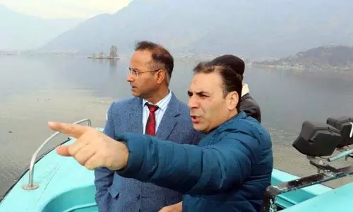 शाहिद सलीम ने Dal-Nigeen का दौरा किया