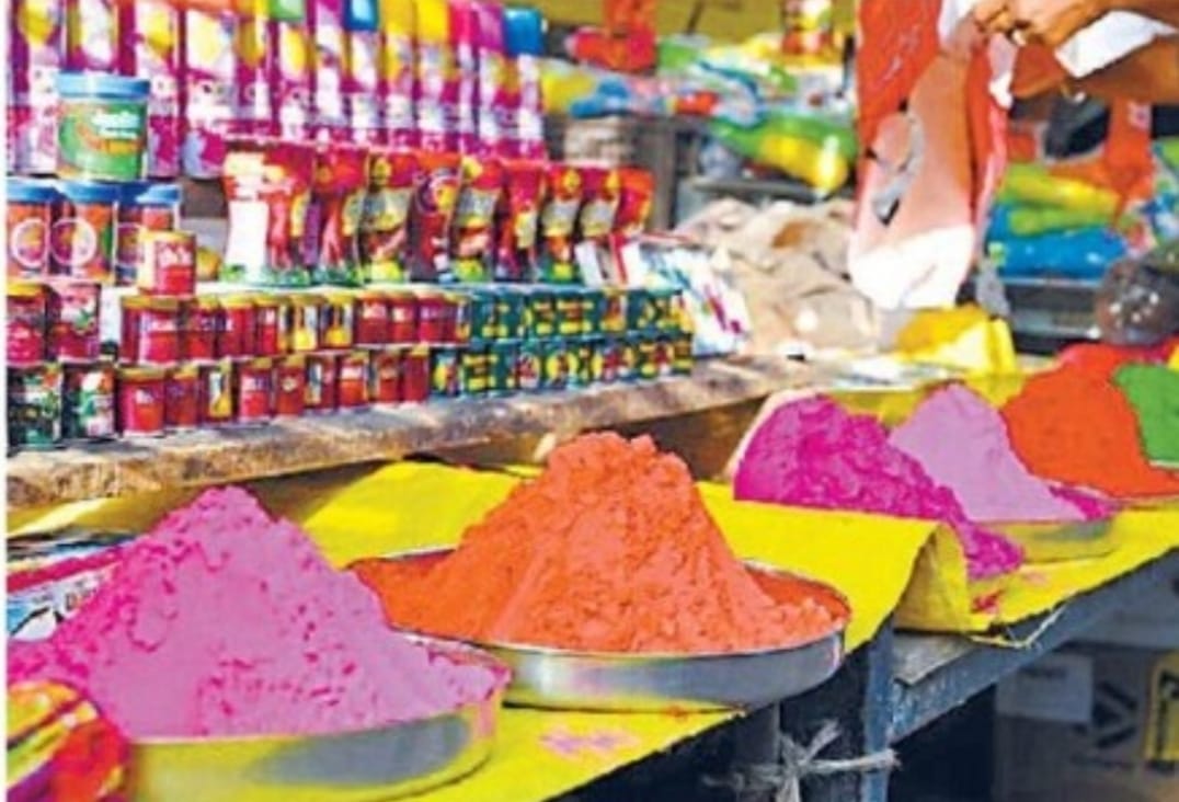 होली, रंगपंचमी उत्सव: त्रिशूल, डमरू व रॉकेट वैलून के रूप में आई पिचकारी