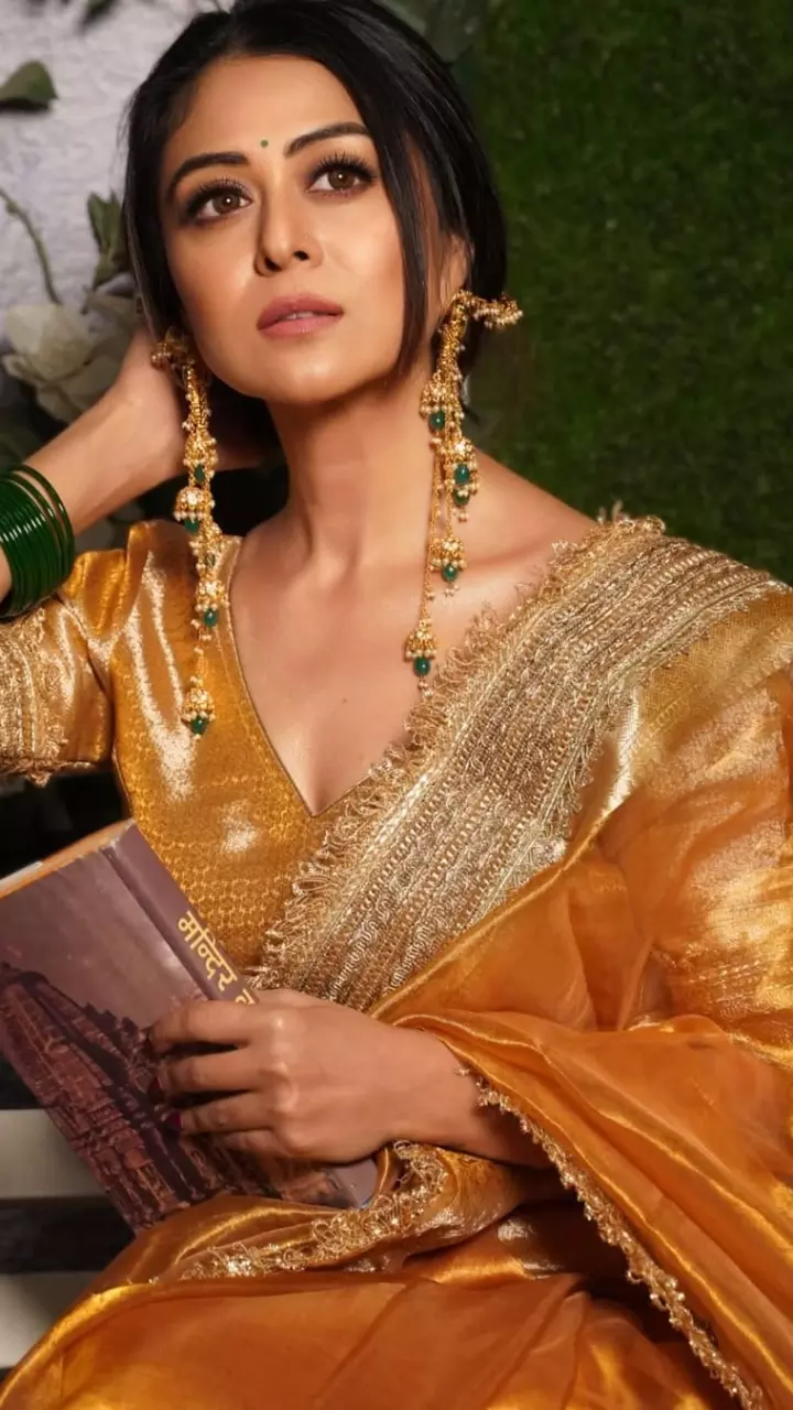फ़लक नाज़ का दिखा ट्रेडिशनल अवतार