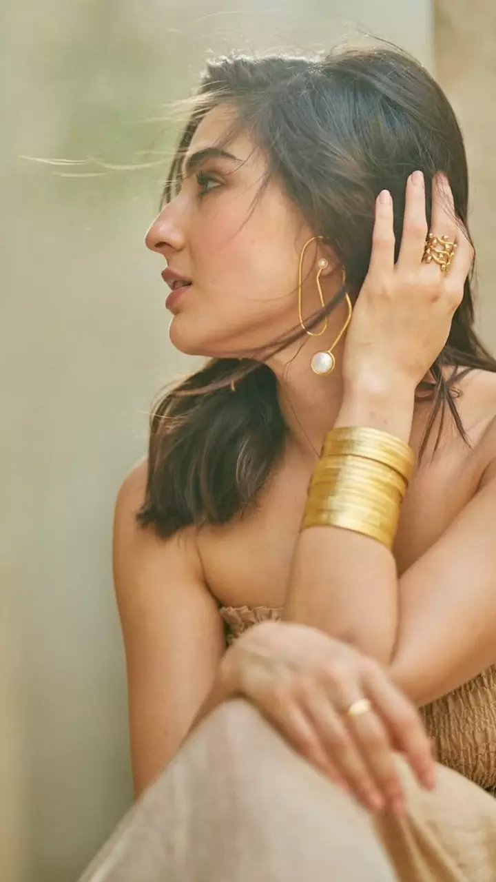 सारा अली खान का दिखा गॉर्जियस लुक