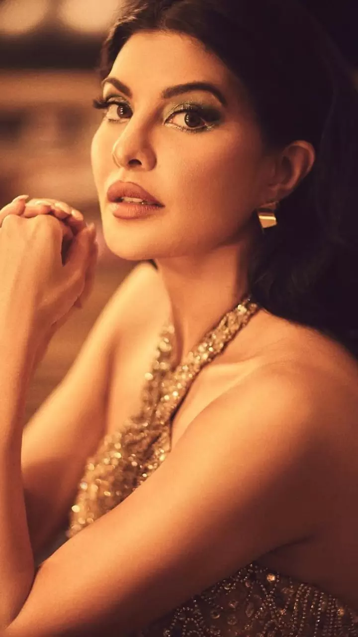 जैकलिन फर्नांडीस ने कराया ग्लैमर फोटोशूट