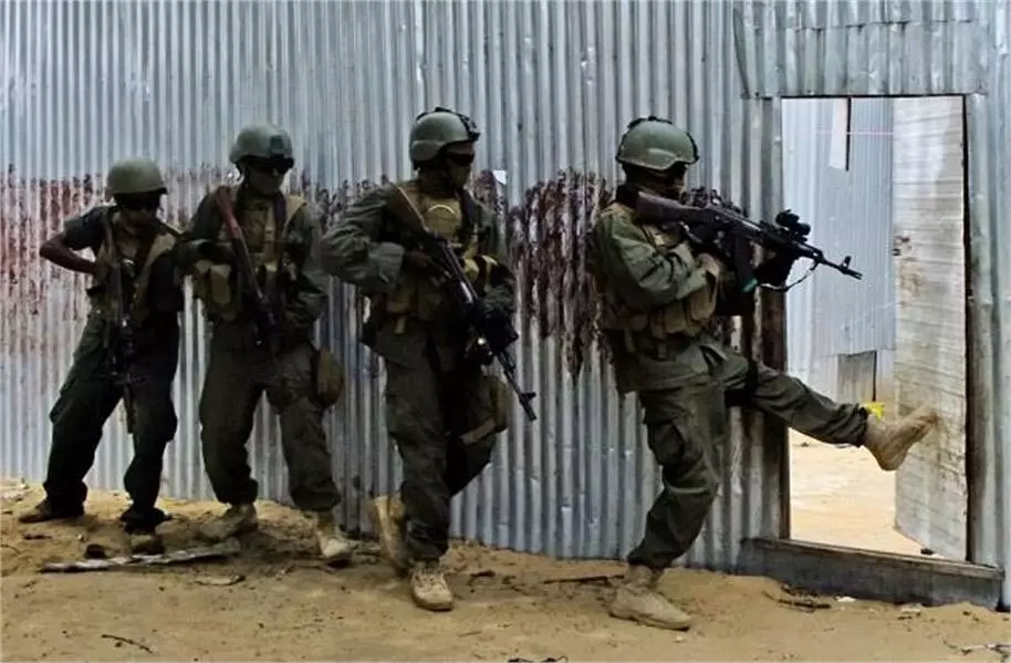 Somalia : होटल में आतंकी हमला, 6 लोगों की मौत Somalia : होटल में आतंकी हमला, 6 लोगों की मौत