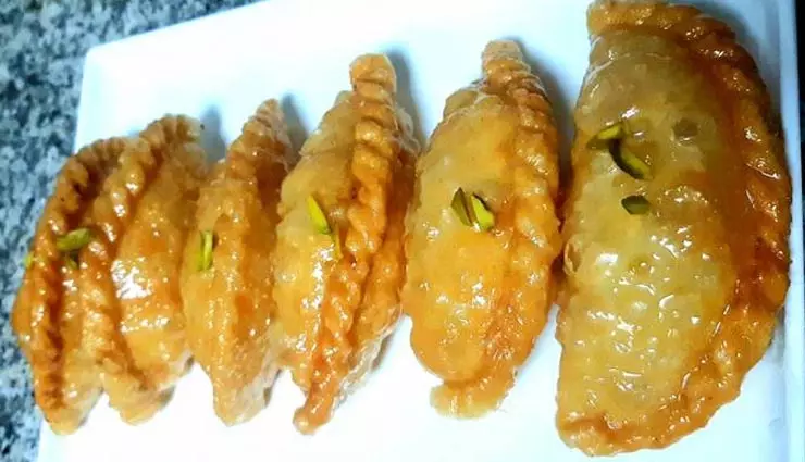 Shahi Mawa Gujiya: होली के लिए एक बेहतरीन मिठाई Shahi Mawa Gujiya: होली के लिए एक बेहतरीन मिठाई