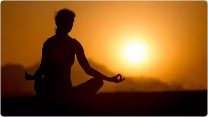 Yoga Tips: बिना दवा के लिवर की समस्याओं को ठीक कर सकते हैं ये योगासन, अभ्यास के साथ आजमाएं Yoga Tips: बिना दवा के लिवर की समस्याओं को ठीक कर सकते हैं ये योगासन, अभ्यास के साथ आजमाएं