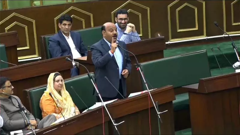 सरकार दैनिक वेतनभोगियों को नियमित करेगी: जम्मू-कश्मीर के उपमुख्यमंत्री सरकार दैनिक वेतनभोगियों को नियमित करेगी: जम्मू-कश्मीर के उपमुख्यमंत्री