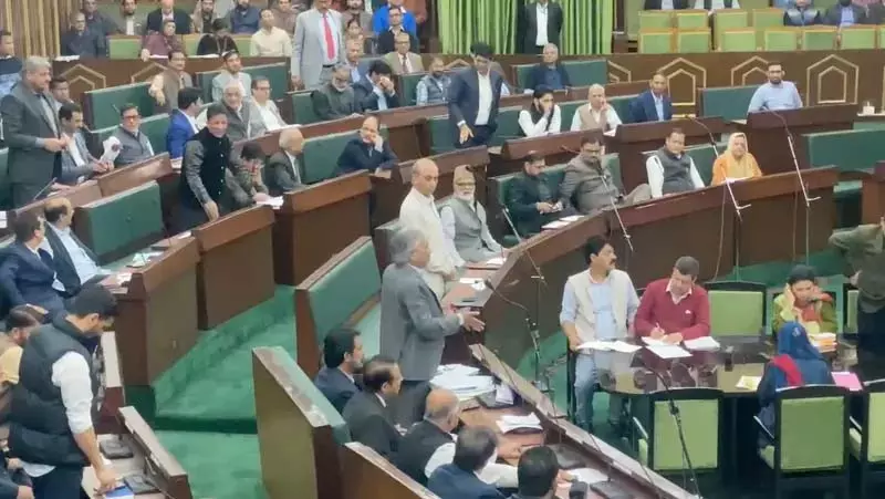 13 जुलाई के शहीदों पर भाजपा नेता की टिप्पणी को लेकर सदन में विरोध प्रदर्शन 13 जुलाई के शहीदों पर भाजपा नेता की टिप्पणी को लेकर सदन में विरोध प्रदर्शन