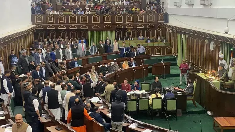 Jammu दिहाड़ी मजदूरों पर बल प्रयोग को लेकर सदन में हंगामा Jammu दिहाड़ी मजदूरों पर बल प्रयोग को लेकर सदन में हंगामा