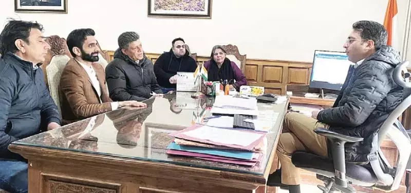 JKHARA ने आतिथ्य क्षेत्र की पंजीकरण संबंधी चिंताओं पर चर्चा के लिए पर्यटन निदेशक से मुलाकात की JKHARA ने आतिथ्य क्षेत्र की पंजीकरण संबंधी चिंताओं पर चर्चा के लिए पर्यटन निदेशक से मुलाकात की
