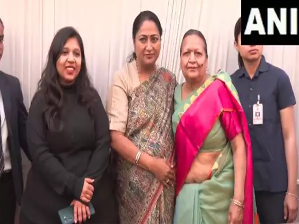 Delhi CM ने अपने आवास पर जन मिलन समारोह आयोजित किया Delhi CM ने अपने आवास पर जन मिलन समारोह आयोजित किया
