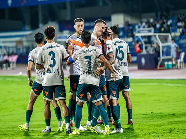 ISL: मुंबई सिटी एफसी ने बेंगलुरू एफसी को हराकर प्लेऑफ में जगह पक्की की ISL: मुंबई सिटी एफसी ने बेंगलुरू एफसी को हराकर प्लेऑफ में जगह पक्की की