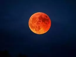 Science : जानिए होली पर दिखने वाले चांद का रंग खूनी लाल क्यों होगा Science : जानिए होली पर दिखने वाले चांद का रंग खूनी लाल क्यों होगा