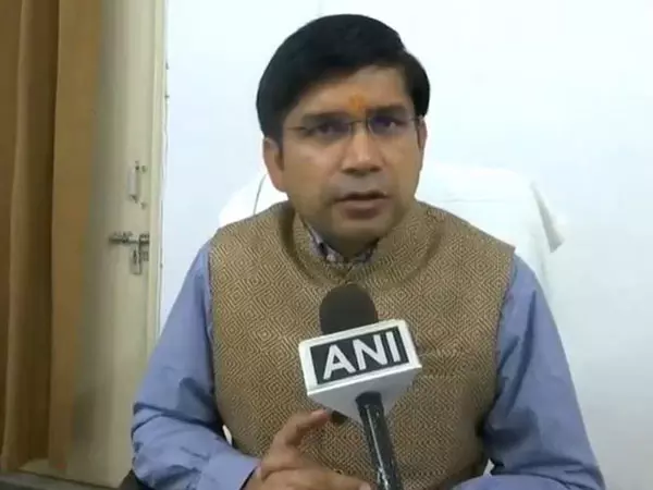 Uttar Pradesh: होली से पहले संभल में सुरक्षा कड़ी की गई Uttar Pradesh: होली से पहले संभल में सुरक्षा कड़ी की गई