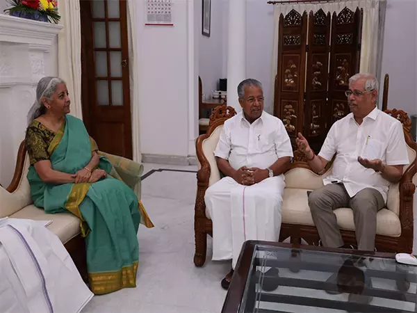 Kerala CM और राज्यपाल ने केंद्रीय मंत्री निर्मला सीतारमण से मुलाकात की Kerala CM और राज्यपाल ने केंद्रीय मंत्री निर्मला सीतारमण से मुलाकात की