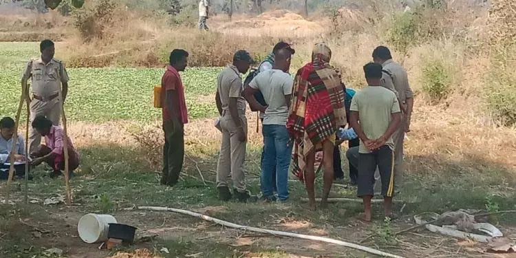 पानी के विवाद में हिंसा: बच्चों के सामने व्यक्ति की पीट-पीटकर हत्या, दो हिरासत में पानी के विवाद में हिंसा: बच्चों के सामने व्यक्ति की पीट-पीटकर हत्या, दो हिरासत में