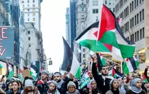 New York City में ट्रम्प प्रशासन के खिलाफ़ फिलिस्तीन समर्थक प्रदर्शनकारियों ने रैली निकाली New York City में ट्रम्प प्रशासन के खिलाफ़ फिलिस्तीन समर्थक प्रदर्शनकारियों ने रैली निकाली