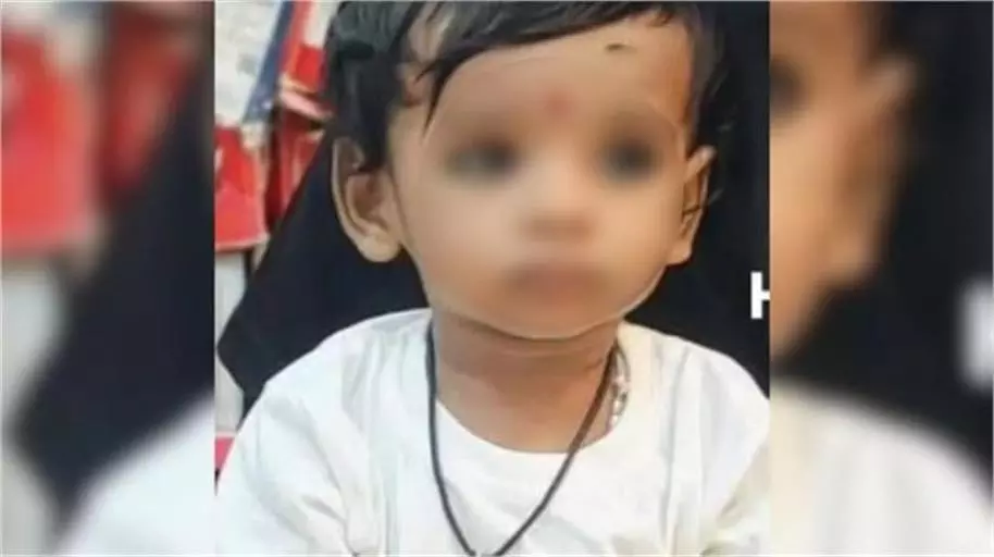 Up News: कार के शीशे पर गर्दन रख बंदर देख रहा था मासूम,अचानक हुआ ऐसा जिससे परिवार में मचा कोहराम Up News: कार के शीशे पर गर्दन रख बंदर देख रहा था मासूम,अचानक हुआ ऐसा जिससे परिवार में मचा कोहराम