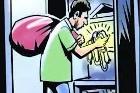 Haryana : अज्ञात बदमाशों ने बंधक बनाकर दिनदहाड़े घर में की लूटपाट,जांच में जुटी पुलिस Haryana : अज्ञात बदमाशों ने बंधक बनाकर दिनदहाड़े घर में की लूटपाट,जांच में जुटी पुलिस