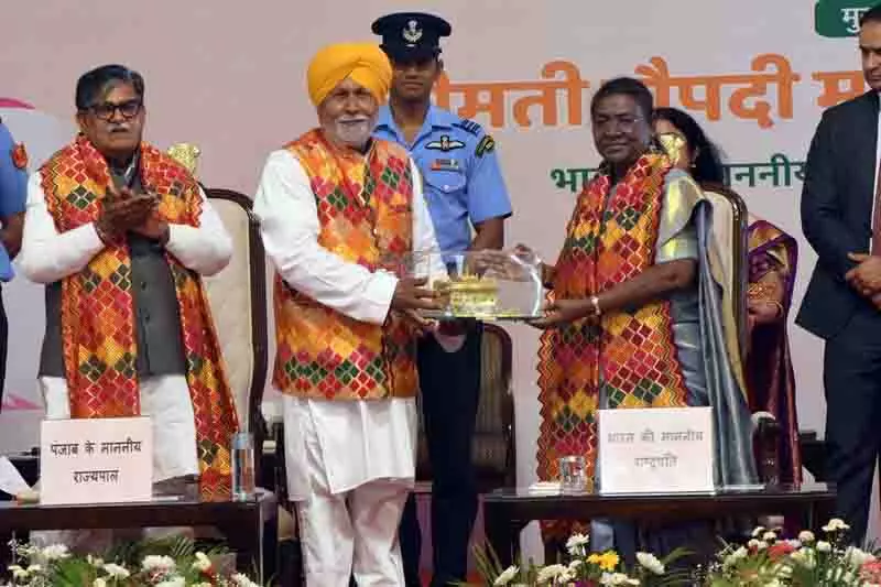 जिज्ञासा और मौलिकता न खोएं, Murmu की छात्रों को सलाह जिज्ञासा और मौलिकता न खोएं, Murmu की छात्रों को सलाह