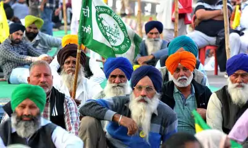 Punjab: किसानों ने सरकार को सौंपी रिपोर्ट, 19 मार्च को होगी अगले दौर की वार्ता Punjab: किसानों ने सरकार को सौंपी रिपोर्ट, 19 मार्च को होगी अगले दौर की वार्ता