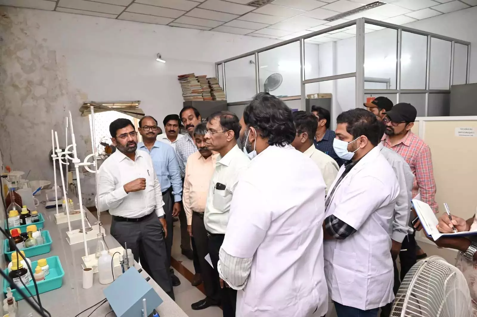 Hyderabad जल बोर्ड ने पाइपलाइन की मरम्मत की Hyderabad जल बोर्ड ने पाइपलाइन की मरम्मत की