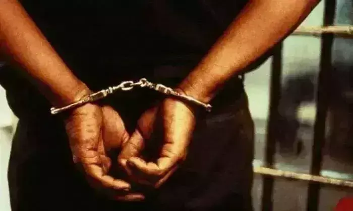 Moradabad: पुलिस ने गैंगरेप मामले के चौथे आरोपी को भी किया गिरफ्तार Moradabad: पुलिस ने गैंगरेप मामले के चौथे आरोपी को भी किया गिरफ्तार