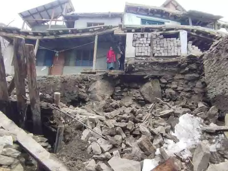 Pangi village में मकान ढहने से चार परिवार प्रभावित Pangi village में मकान ढहने से चार परिवार प्रभावित