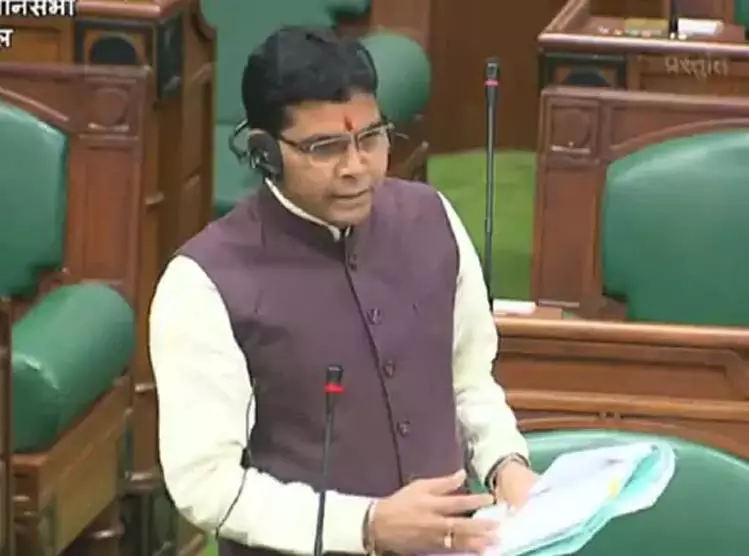 भारतमाला परियोजना में भ्रष्टाचार को लेकर विधानसभा में जमकर हंगामा भारतमाला परियोजना में भ्रष्टाचार को लेकर विधानसभा में जमकर हंगामा