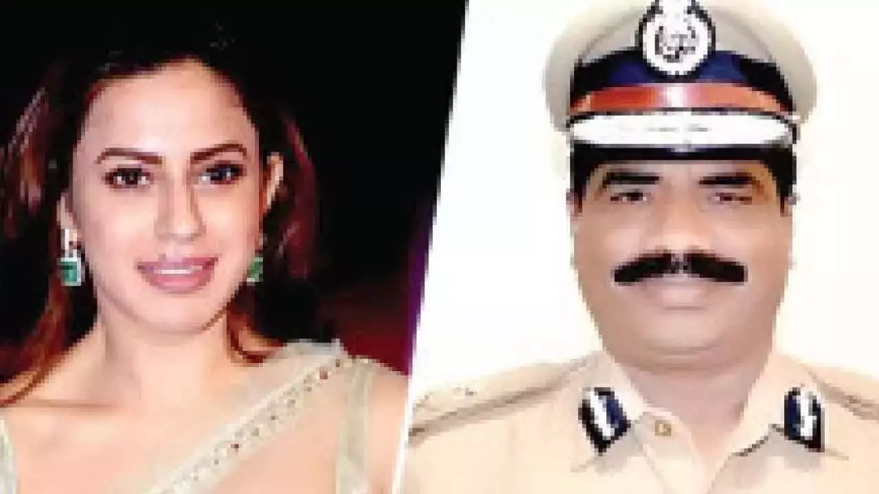 सरकार ने सोना तस्करी मामले में DGP के खिलाफ जांच के आदेश दिए सरकार ने सोना तस्करी मामले में DGP के खिलाफ जांच के आदेश दिए