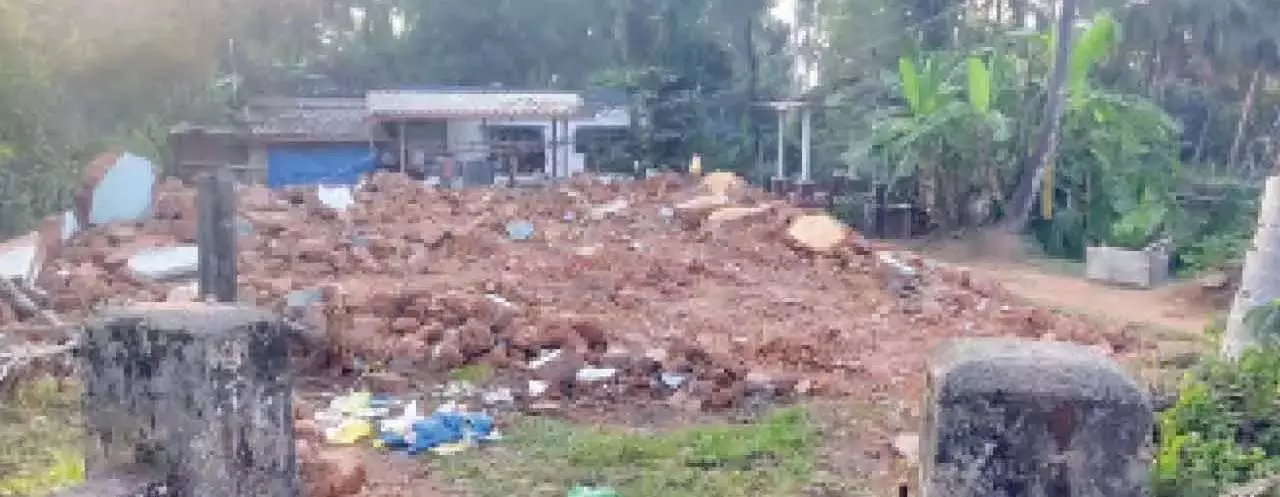 Karnataka: मंदिर ट्रस्ट ने तोडफ़ोड़ अभियान चलाया, बंदोबस्ती विभाग से कोई जानकारी नहीं Karnataka: मंदिर ट्रस्ट ने तोडफ़ोड़ अभियान चलाया, बंदोबस्ती विभाग से कोई जानकारी नहीं
