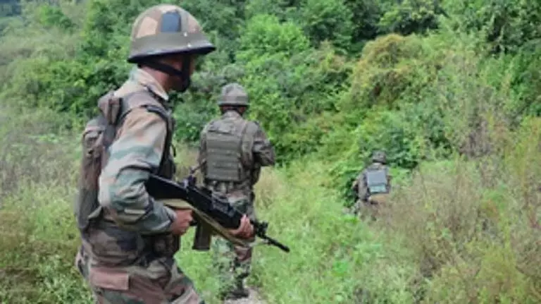 J&K में नियंत्रण रेखा पर संदिग्ध स्नाइपर फायरिंग में सेना का जवान घायल J&K में नियंत्रण रेखा पर संदिग्ध स्नाइपर फायरिंग में सेना का जवान घायल