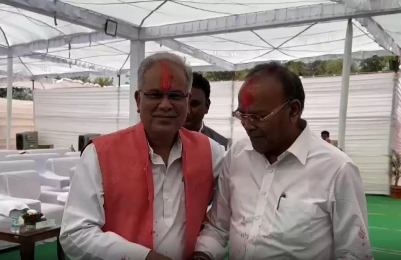 छत्तीसगढ़ विधानसभा में होली मिलन समारोह, साथ दिखे MLA भूपेश बघेल और अजय चंद्राकर छत्तीसगढ़ विधानसभा में होली मिलन समारोह, साथ दिखे MLA भूपेश बघेल और अजय चंद्राकर