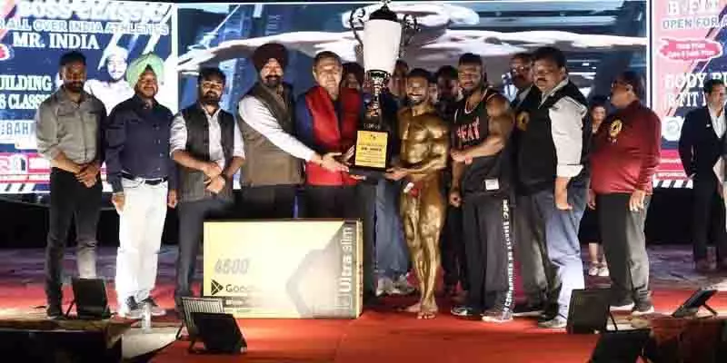 Jalandhar: जैकी ने रयात बाहरा को मिस्टर इंडिया 2025 का ताज पहनाया Jalandhar: जैकी ने रयात बाहरा को मिस्टर इंडिया 2025 का ताज पहनाया