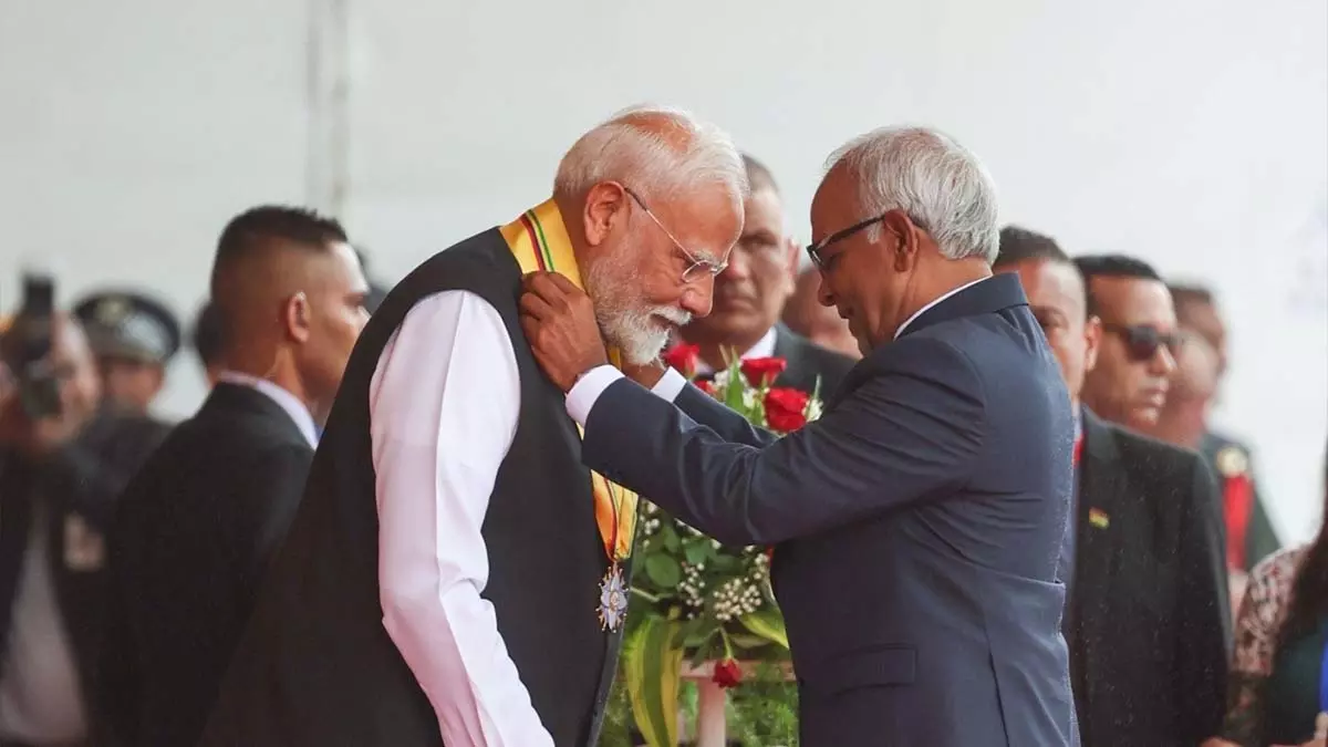 मॉरीशस में PM मोदी, देखें फोटो, वीडियो... मॉरीशस में PM मोदी, देखें फोटो, वीडियो...
