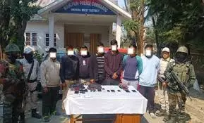 Manipur: 12 उग्रवादी गिरफ्तार, हथियार और गोला-बारूद जब्त Manipur: 12 उग्रवादी गिरफ्तार, हथियार और गोला-बारूद जब्त