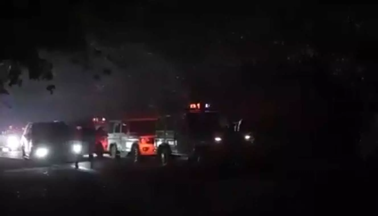 70 गाड़ियों से 300 पुलिसकर्मियों के साथ छापा मारा...फिल्मी स्टाइल में दबिश, VIDEO 70 गाड़ियों से 300 पुलिसकर्मियों के साथ छापा मारा...फिल्मी स्टाइल में दबिश, VIDEO