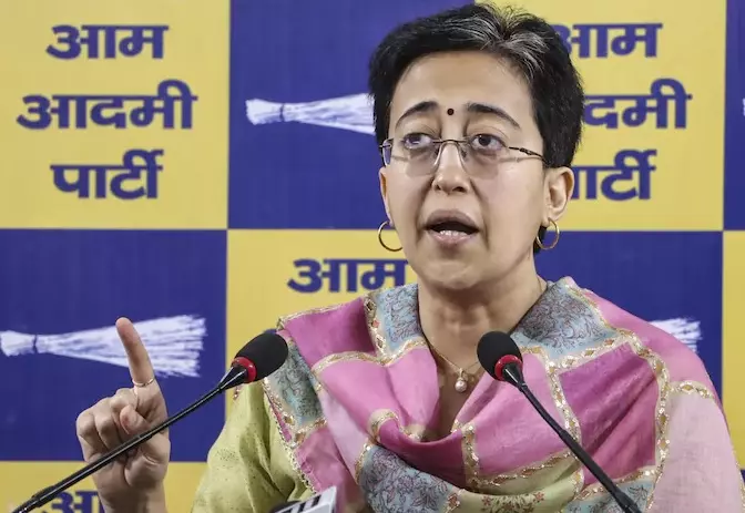 New Delhi: दिल्ली की महिलाओं को अब तक नहीं मिला फ्री सिलेंडर: आतिशी New Delhi: दिल्ली की महिलाओं को अब तक नहीं मिला फ्री सिलेंडर: आतिशी
