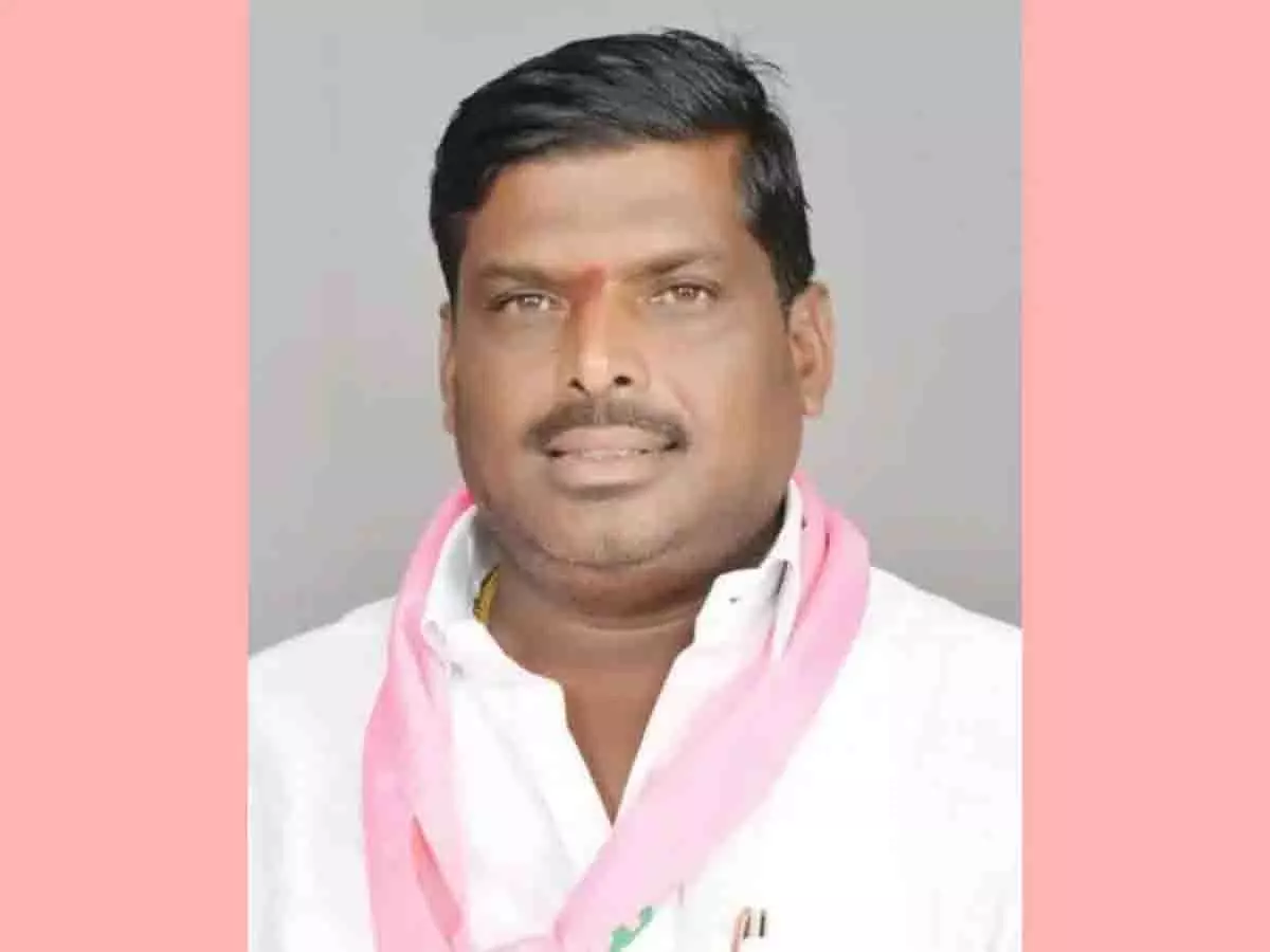 कांग्रेस में शामिल हुए बीआरएस विधायक ने KCR से मुलाकात की कांग्रेस में शामिल हुए बीआरएस विधायक ने KCR से मुलाकात की