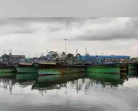 Thoothukudi के लिए ऑरेंज अलर्ट जारी, भारी बारिश से नमक उत्पादन प्रभावित, नावें रुकीं Thoothukudi के लिए ऑरेंज अलर्ट जारी, भारी बारिश से नमक उत्पादन प्रभावित, नावें रुकीं