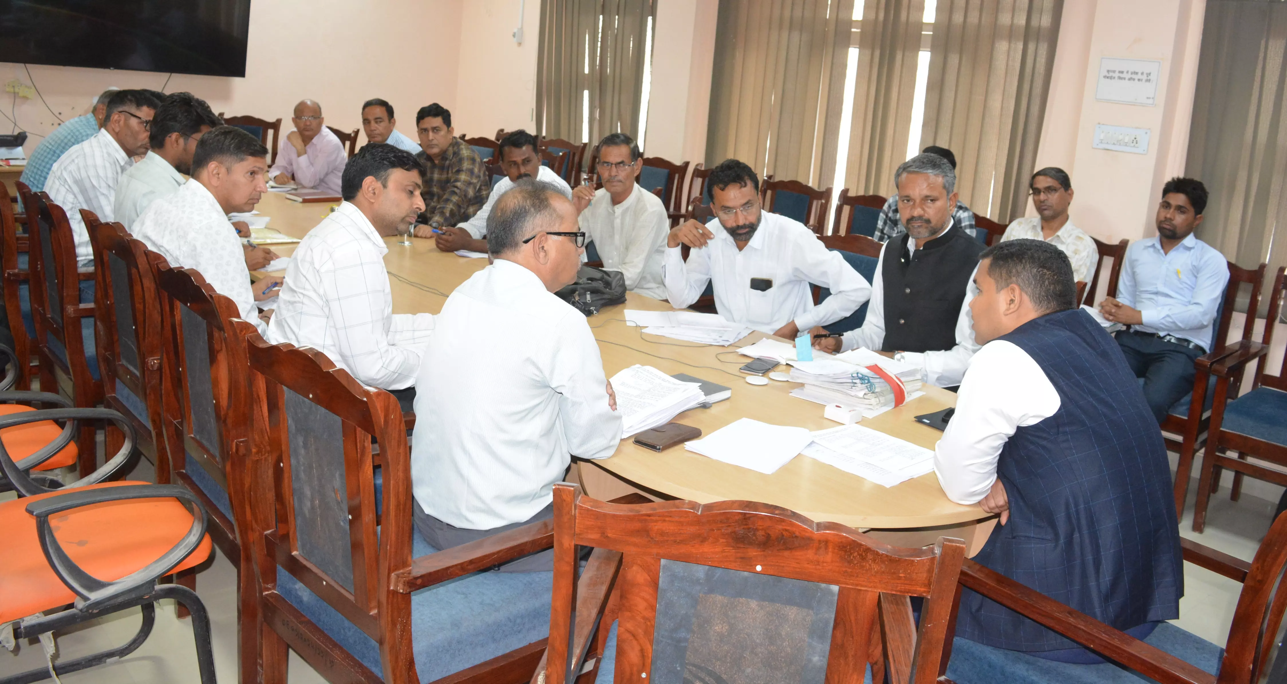 Churu: जिला कलेक्टर अभिषेक सुराणा ने प्रधानमंत्री फसल बीमा योजना Churu: जिला कलेक्टर अभिषेक सुराणा ने प्रधानमंत्री फसल बीमा योजना