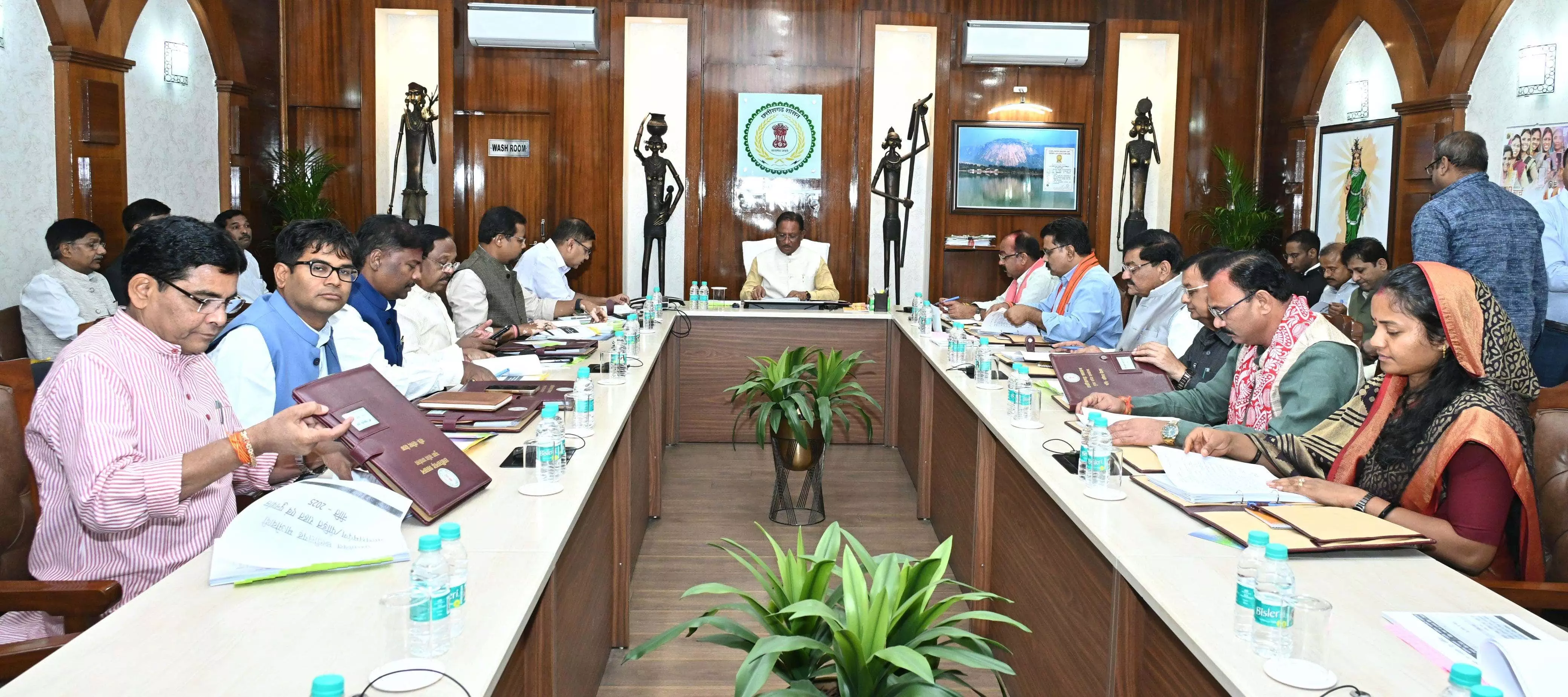 साय कैबिनेट की बैठक में लिए गए कई बड़े फैसले साय कैबिनेट की बैठक में लिए गए कई बड़े फैसले