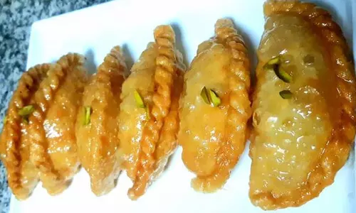 Shahi Mawa Gujiya:   होली के लिए एक बेहतरीन मिठाई