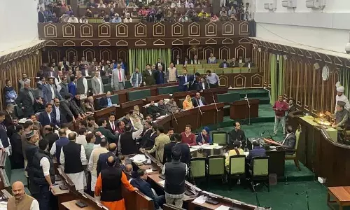 Jammu दिहाड़ी मजदूरों पर बल प्रयोग को लेकर सदन में हंगामा Jammu दिहाड़ी मजदूरों पर बल प्रयोग को लेकर सदन में हंगामा