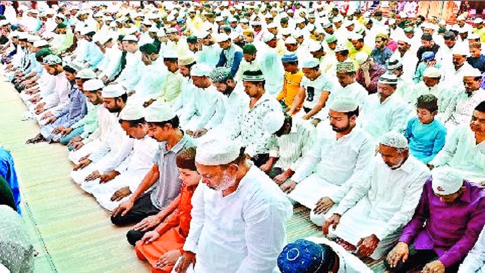 Badaun: जुमे की नमाज़ का वक़्त 2 बजे के बाद ही रखें: ज़िला क़ाज़ी अतीफ मियां Badaun: जुमे की नमाज़ का वक़्त 2 बजे के बाद ही रखें: ज़िला क़ाज़ी अतीफ मियां