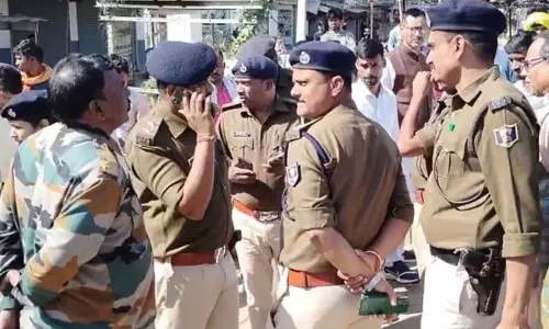 रेड लाइट एरिया पर छापा, आर्केस्ट्रा में काम के बहाने ले गए, नया खुलासा रेड लाइट एरिया पर छापा, आर्केस्ट्रा में काम के बहाने ले गए, नया खुलासा