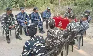 Lakhimpur Kheri: भारत-नेपाल सीमा पर सुरक्षा को लेकर बैठक हुई Lakhimpur Kheri: भारत-नेपाल सीमा पर सुरक्षा को लेकर बैठक हुई
