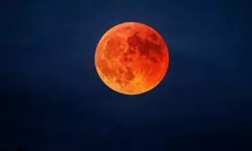 Science : जानिए होली पर दिखने वाले चांद का रंग खूनी लाल क्यों होगा