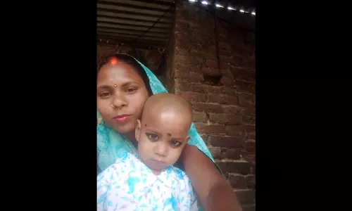 Jaunpur: मां ने तीन साल की बेटी संग ट्रेन के आगे कूदकर दी जान