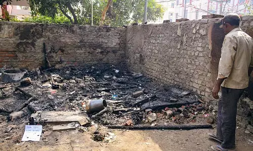 दिल्ली के आनंद विहार में आग लगने से दो भाइयों की मौत, शादी की सारी तैयारियां खत्म